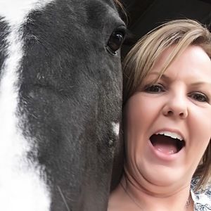 Meet your Posher, Dina